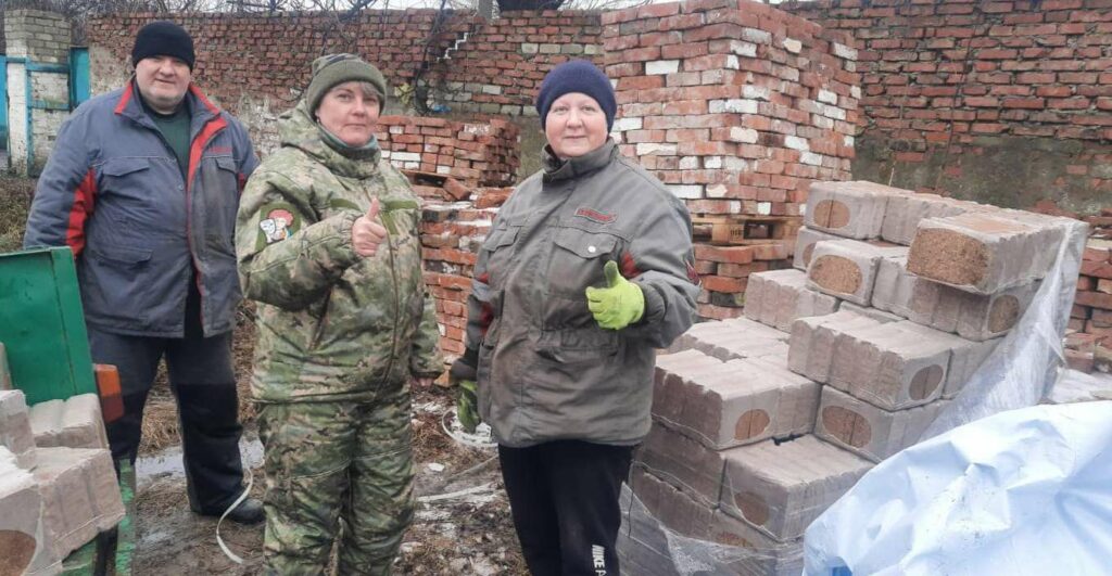 Мешканці Авдіївки в евакуації Міжнародний Комітет Червоного Хреста забезпечив матеріалами для опалення