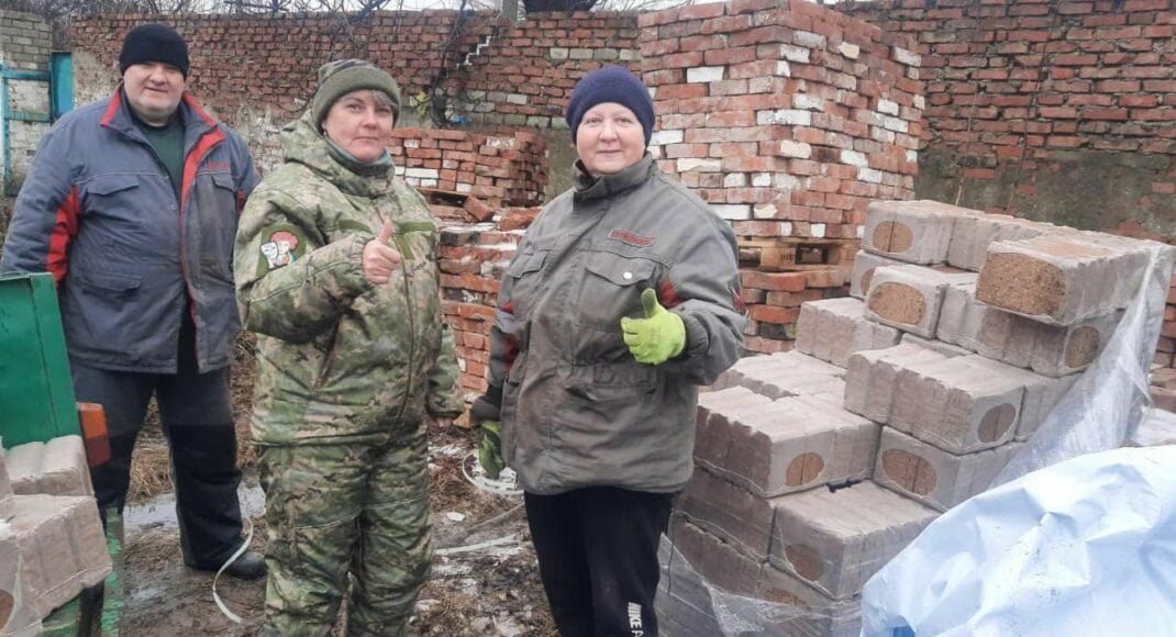 Жителей Авдеевки в эвакуации Международный Комитет Красного Креста обеспечил материалами для отопления