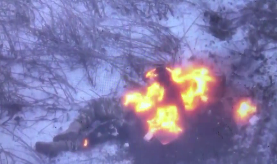 Украинские бойцы показали, как дронами уничтожают врага возле Бахмута (видео)