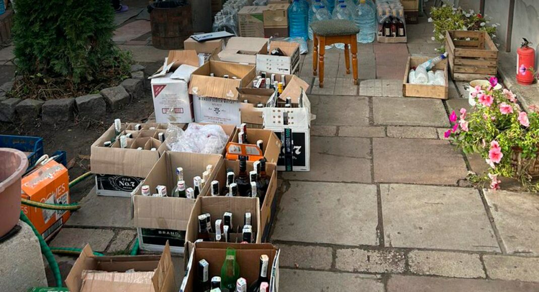 У жителя Донецкой области изъяли более тысячи литров алкогольных напитков и пачек сигарет (фото)