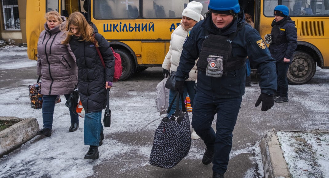 На Донеччині курсує евакуаційний автобус Курахове — Дніпро