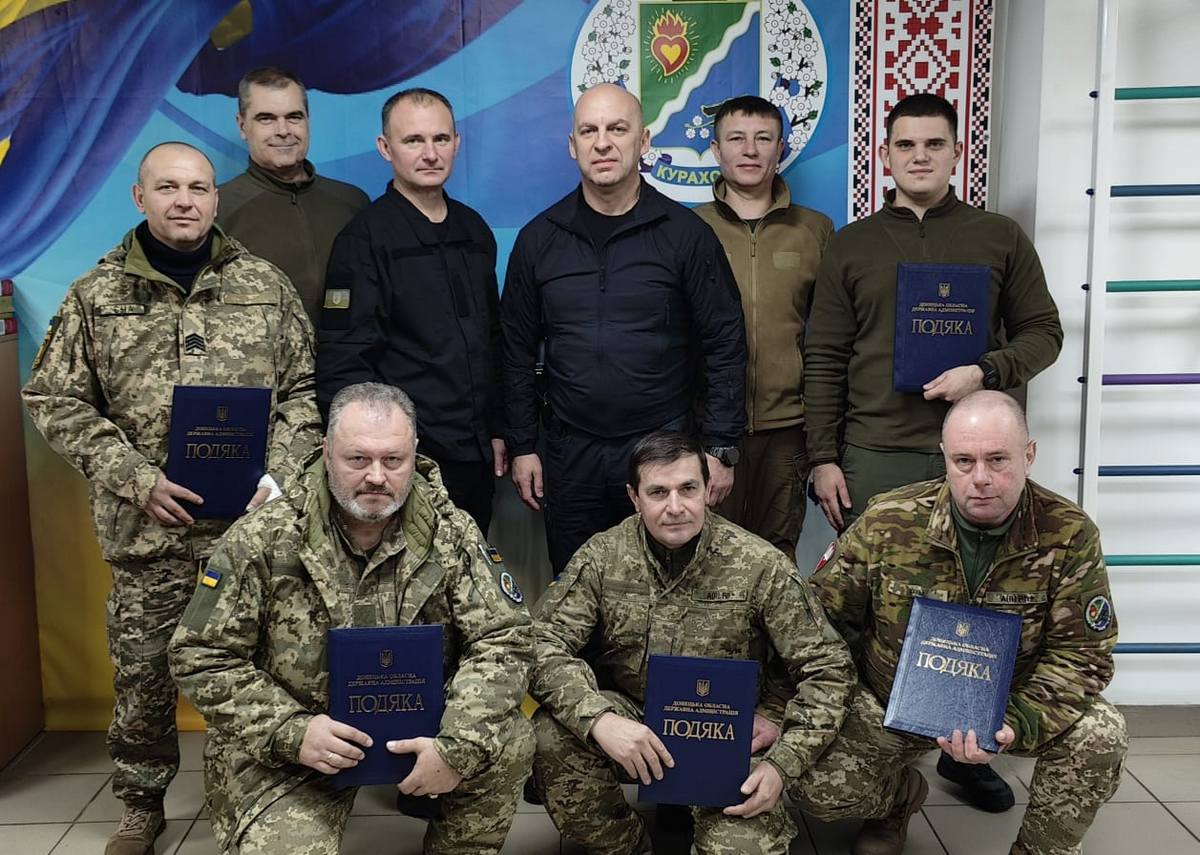 Керівники прифронтових громад Покровського району отримали відзнаки Президента і дрони для бойових завдань