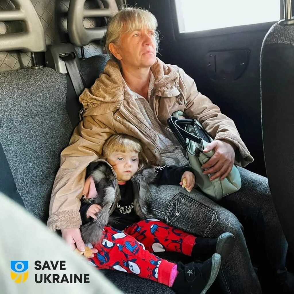 Команда "Save Ukraine" допомогла возз'єднати родину з Донеччини