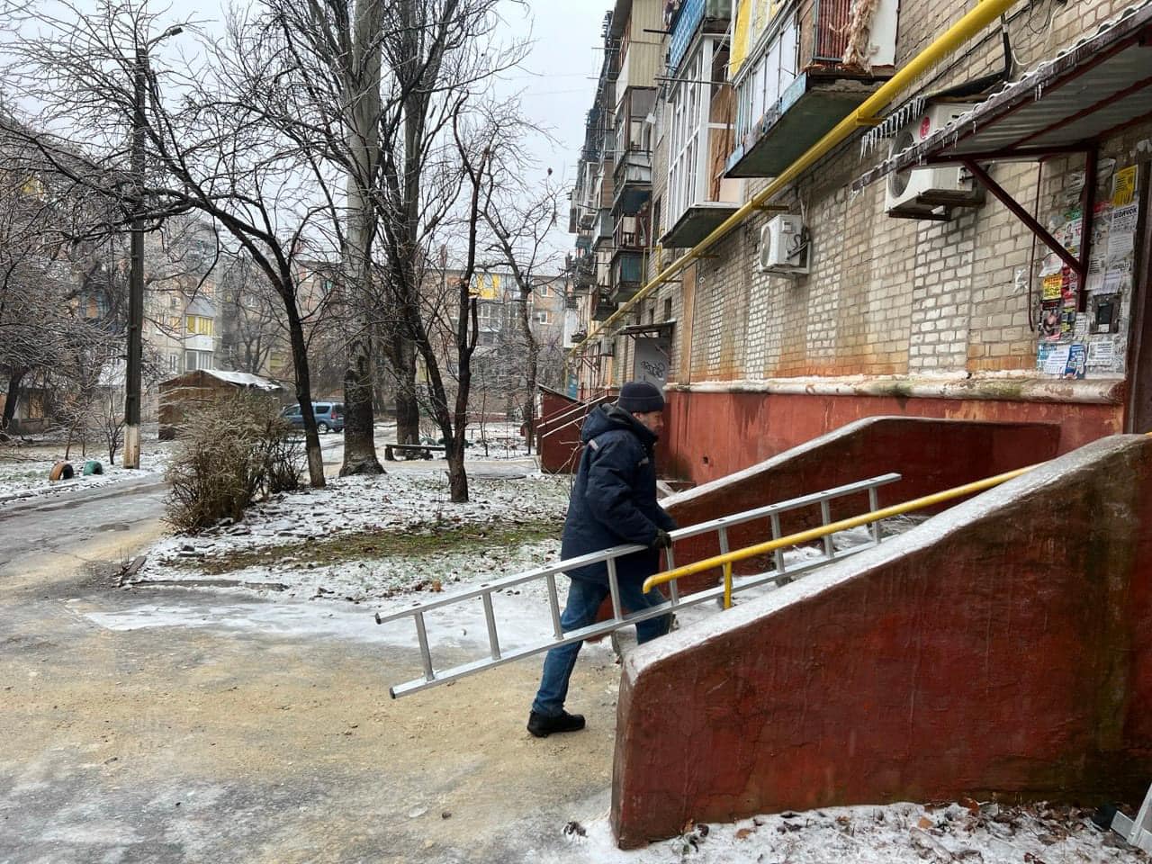 У Краматорську повернули газ мешканцям пошкодженої внаслідок обстрілу багатоповерхівки