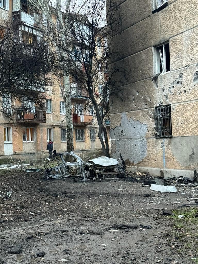Пошкоджені дві багатоповерхівки, була пожежа: в МВА повідомили про наслідки обстрілів у Курахове