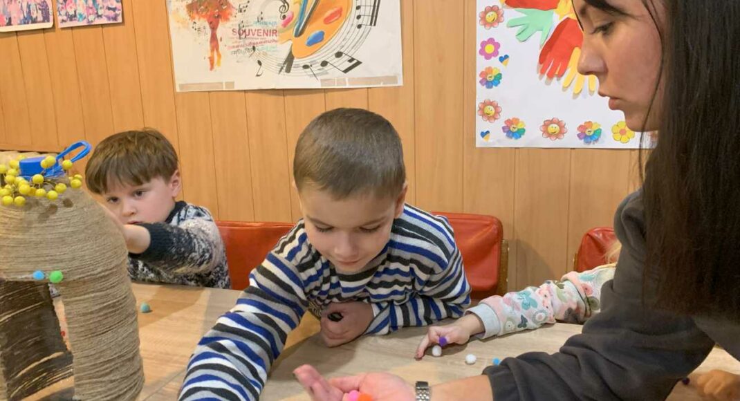 У Дніпрі проводять розвиваючі уроки для дошкільнят переселенців з Луганщини