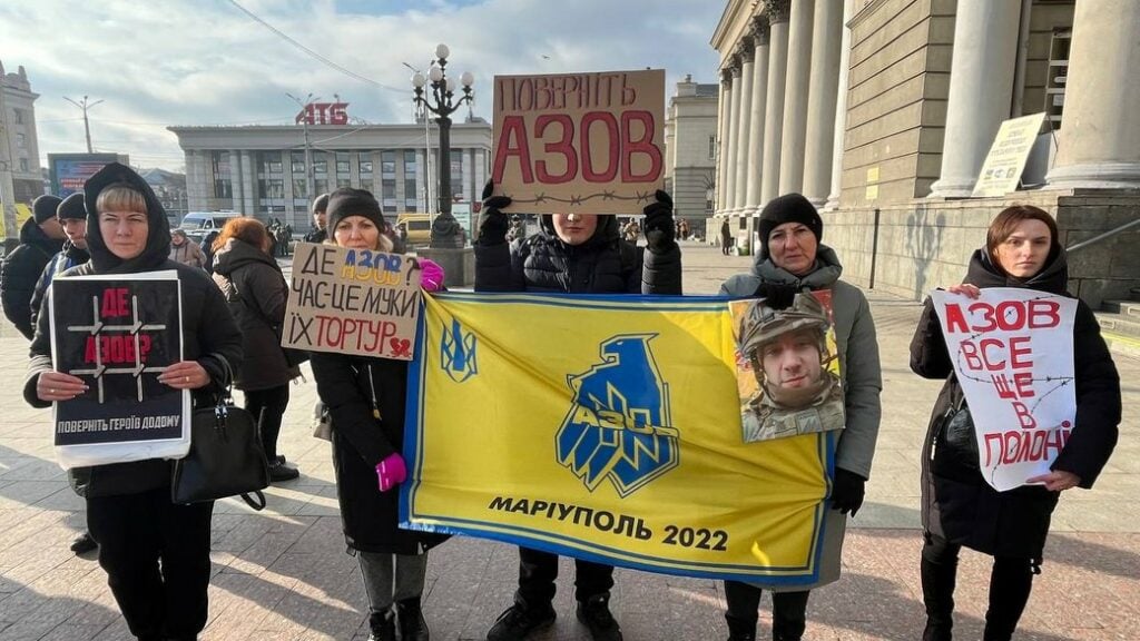 В Україні продовжуються акції на підтримку військовополонених захисників Маріуполя (фото)