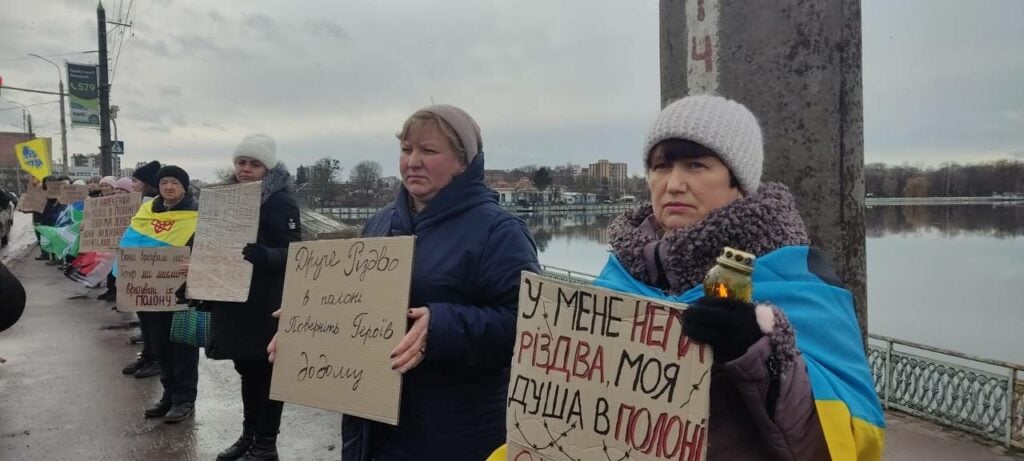 В Україні продовжуються акції на підтримку військовополонених захисників Маріуполя (фото)