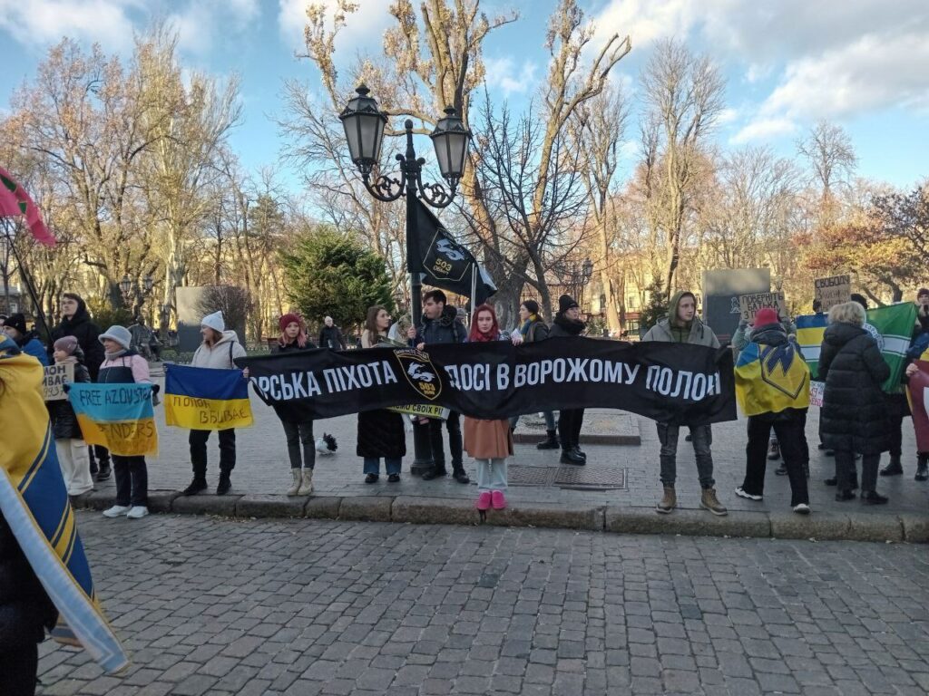 Друге Різдво в полоні: по містах України проходить акція в підтримку полонених захисників Маріуполя (відео)