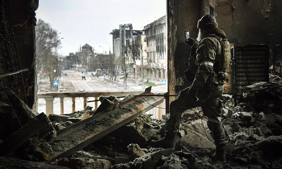 Росіяни у Маріуполі знищили понад тисячу багатоповерхівок, а зараз звітують, що оформили 80 іпотек, — депутат міськради