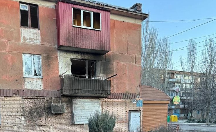 В Донецкой области оккупанты в очередной раз обстреляли громады: в ОВА рассказали о последствиях
