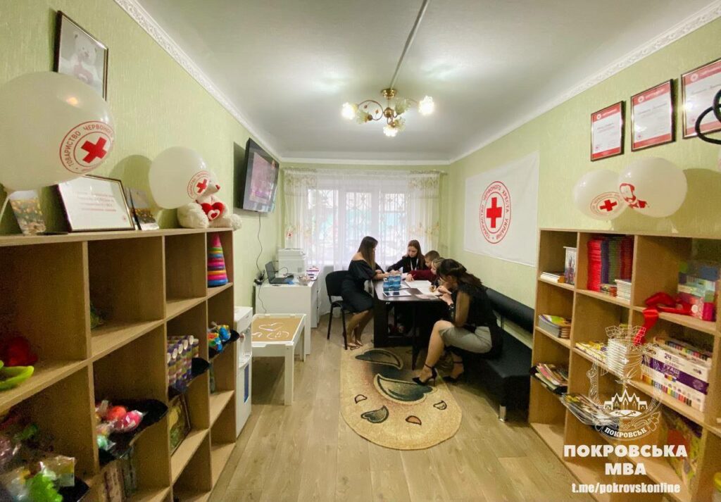 Товариство Червоного Хреста України відкрило кімнату психосоціальної підтримки для внутрішньо переміщених дітей і жінок у Покровську