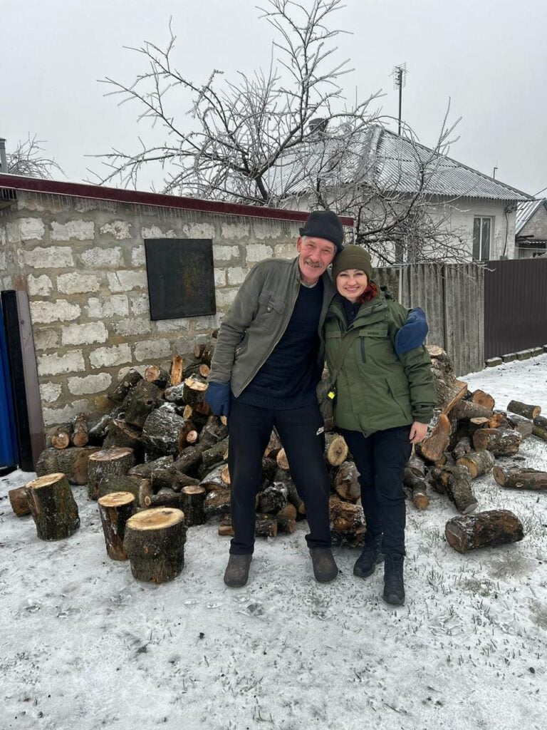 Покровська громада отримала дрова і теплий одяг для населення за допомогою міжнародної організації