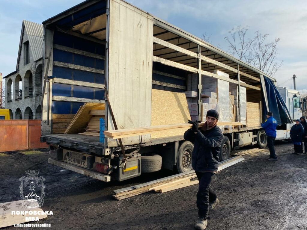 Данська Рада у справах біженців підтримала постраждалих від обстрілу у Покровську будівельними матеріалами