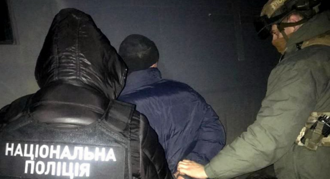 Полиция в Донецкой области разоблачила группу сбытчиков наркотиков с ежемесячной прибылью более 300 тысяч гривен (фото)