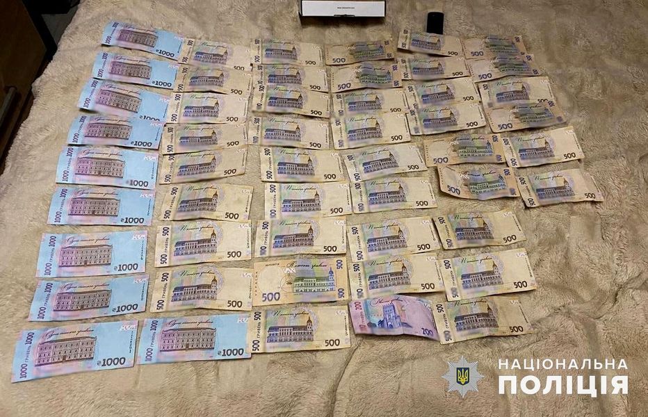 Поліція на Донеччині викрила групу збувачів наркотиків з щомісячним прибутком понад 300 тисяч гривень (фото)