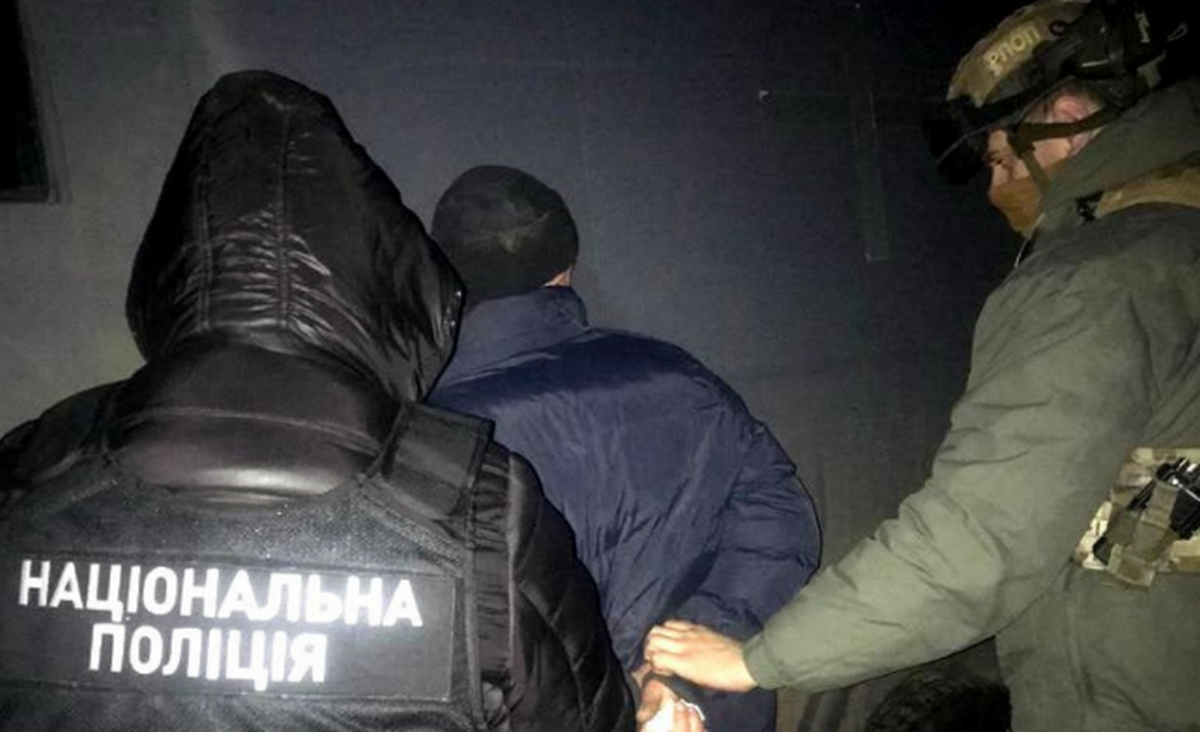 Поліція на Донеччині викрила групу збувачів наркотиків з щомісячним прибутком понад 300 тисяч гривень