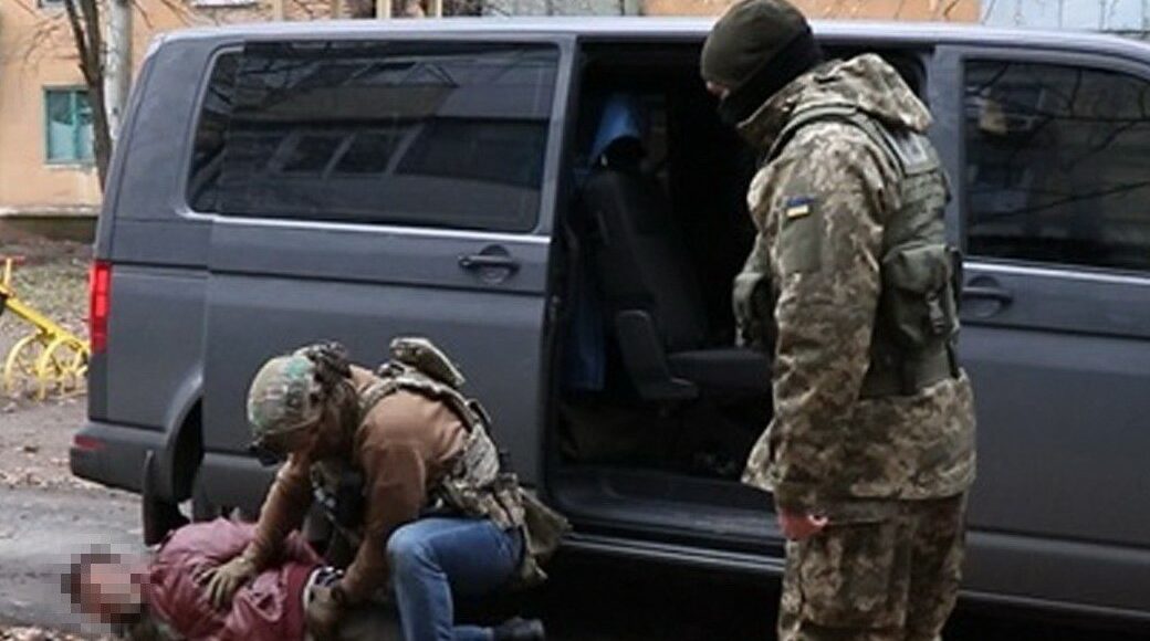СБУ затримала жителя Краматорська, якого підозрюють у шпигуванні з оптичних прицілів за ЗСУ