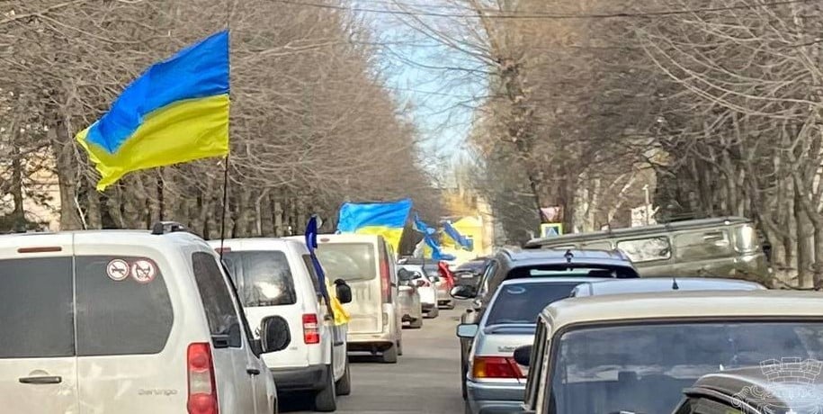 В Покровске молодежь устроила патриотический автопробег, посвященный Дню Вооруженных сил Украины