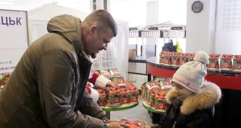 В Северодонецком хабе дети с Луганщины получили подарки: фото