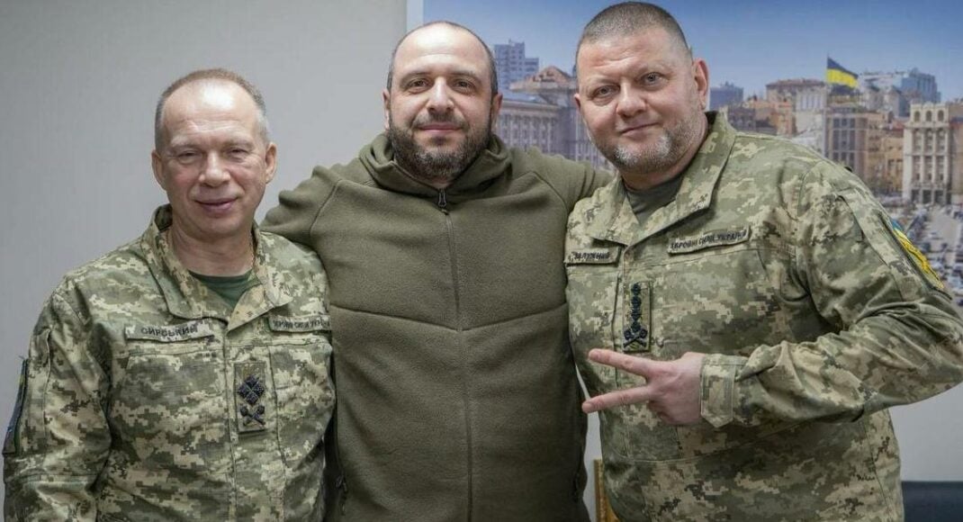 Министр обороны Умеров и Залужный посетили позиции воинов на восточном направлении (фото)