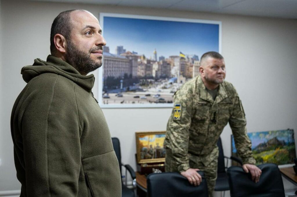 Міністр оборони Умєров та Залужний відвідали позиції воїнів на східному напрямку (фото)