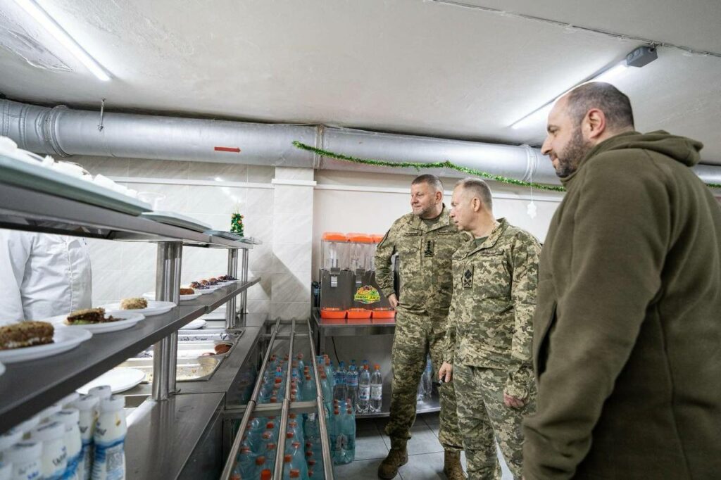 Міністр оборони Умєров та Залужний відвідали позиції воїнів на східному напрямку (фото)