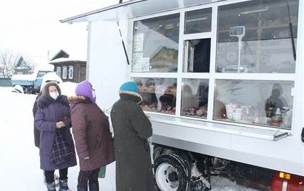 На захопленій Луганщині окупанти впроваджують автолавки, на яких доставлятимуть продукти, — Лисогор