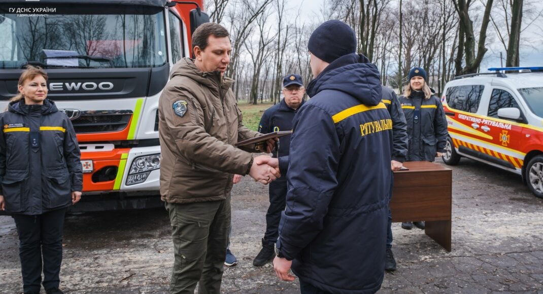 Спасатели в Донецкой области получили два спецавтомобиля