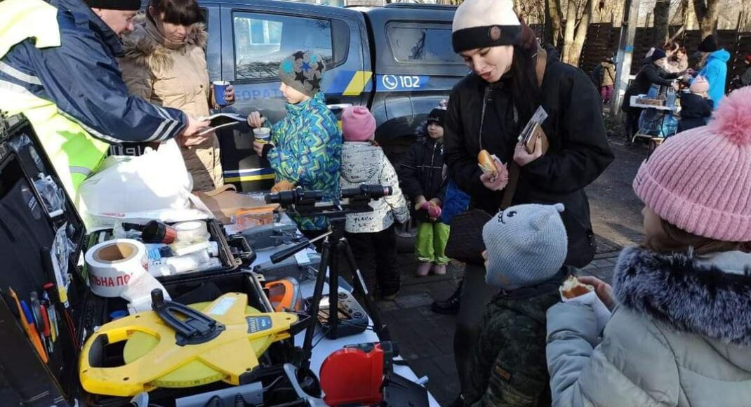 В Днепре детям с Луганщины полицейские устроили праздничное мероприятие