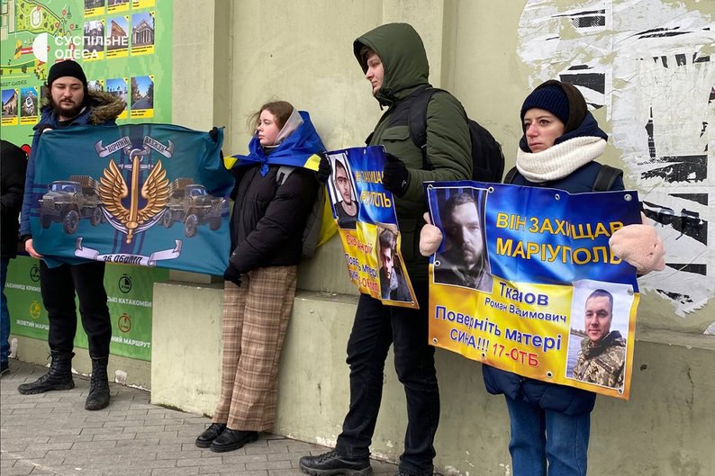 У 12 містах України пройшли акції на підтримку полонених захисників Маріуполя (фото)