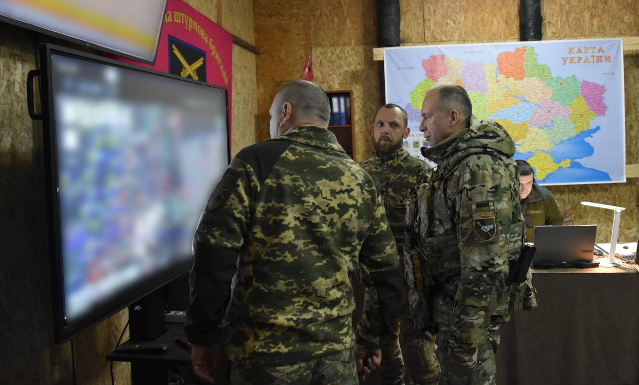 На Бахмутському напрямку Сирський обговорив з командирами бригад військову обстановку