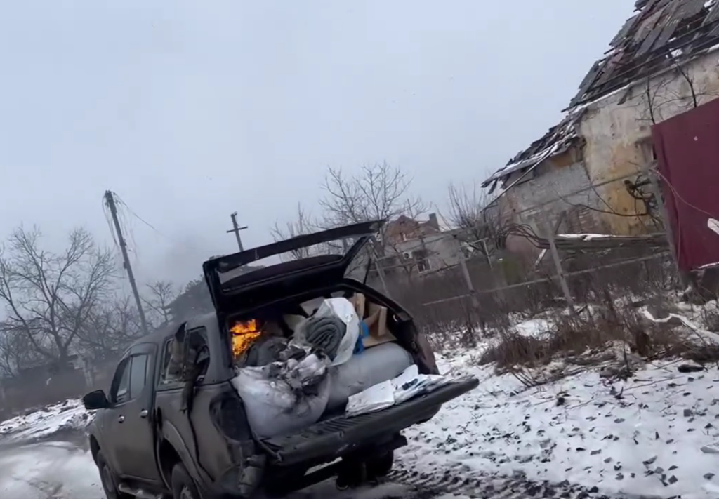 Російський ударний дрон на Донеччині атакував автомобіль працівника гуманітарної місії з журналістами: що відомо