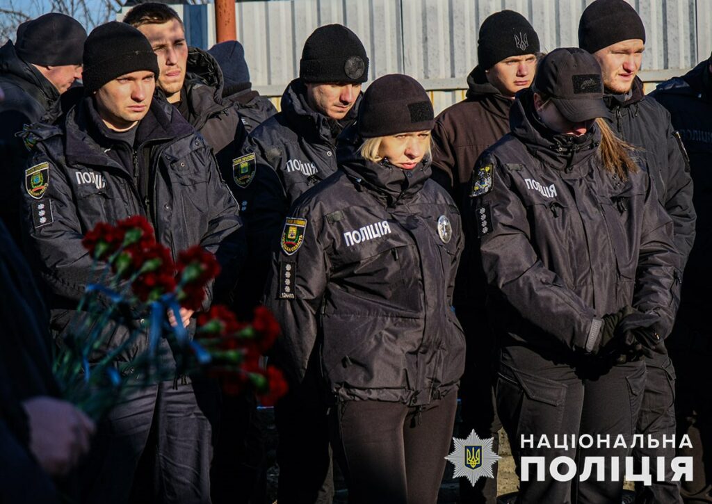 На Донеччині попрощалися з загиблими поліцейськими з Лимана і Краматорська (відео)