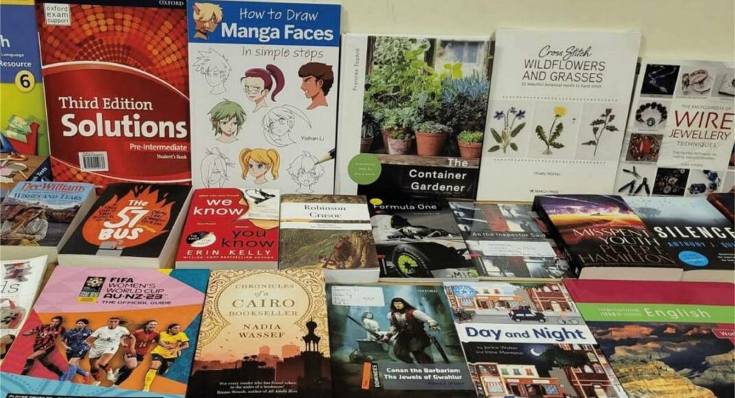 Маріупольська незламна бібліотека у Дніпрі отримала 48 книжок з Великої Британії