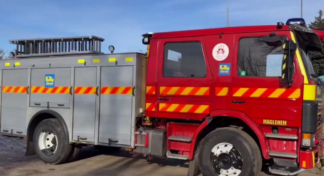 Шведські партнери допомогли закупити для Маріупольської бригади вантажівку, пожежну машину і потужний генератор (відео)