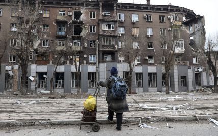 В окупованому Маріуполі росіяни закривають пункти видачі гуманітарної допомоги