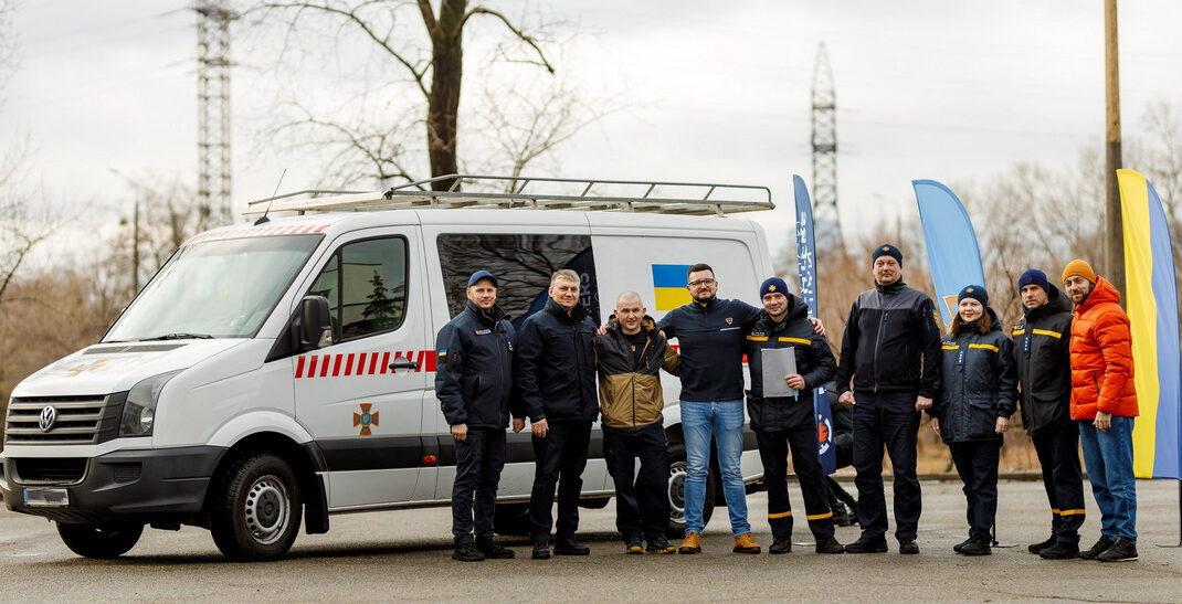 Спасатели Покровска получили микроавтобус от благотворителей (фото)