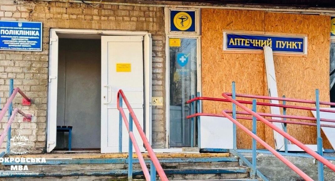 У Покровську на Донеччині після новорічного обстрілу відновлюють лікарню