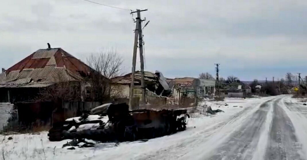 Поліція показала обстрілюване окупантами Торське на Донеччині (відео)