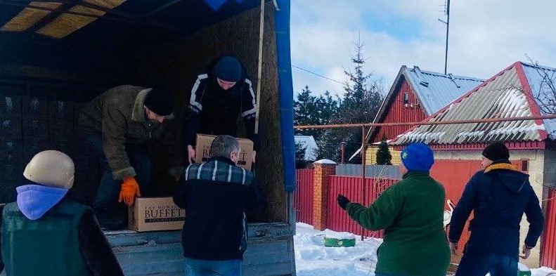 В Покровске благотворители развезли продуктовые наборы для пострадавших в результате российских обстрелов