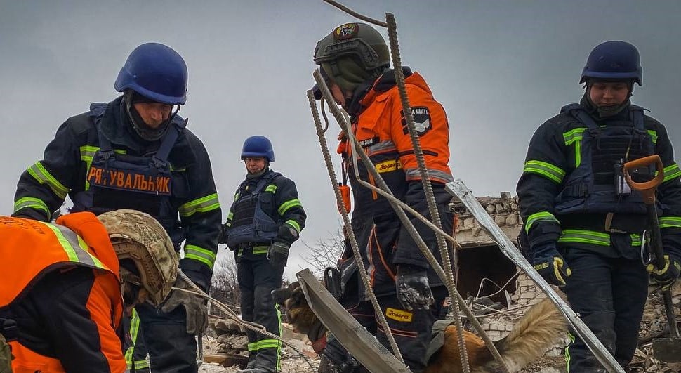 В Покровске спасатели изъяли тело мужчины на месте разрушенного дома