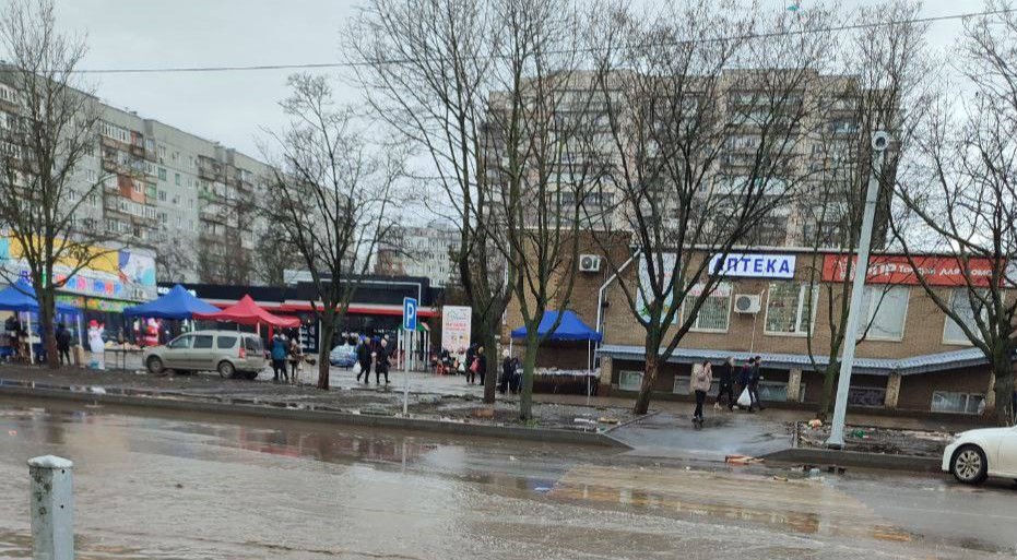 В оккупированном Мариуполе канализация затапливает подвалы: в городе не реагируют на жалобы жителей