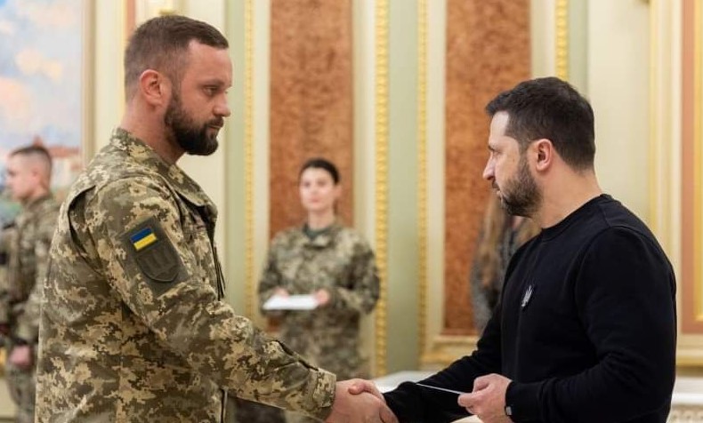 Захиснику зі Сєвєродонецька президент України вручив сертифікат на отримання квартири