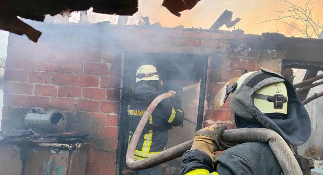 Травмована жінка та згорівше авто: протягом минулої доби на Донеччині ліквідували 8 пожеж (фото)