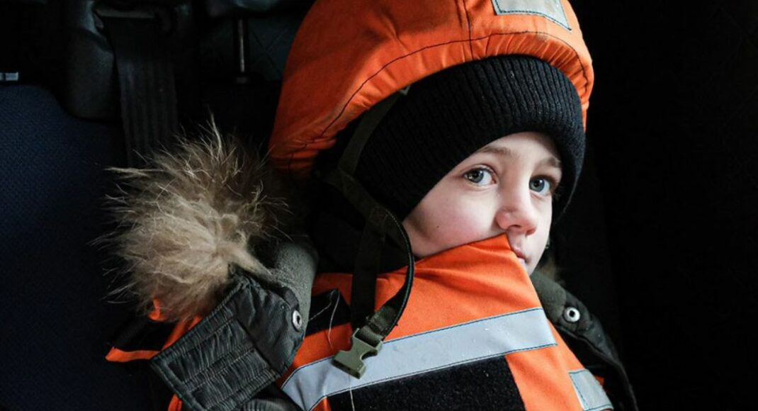 "Білі янголи" евакуювали з Торецька 8-річного хлопчика (фото, відео)