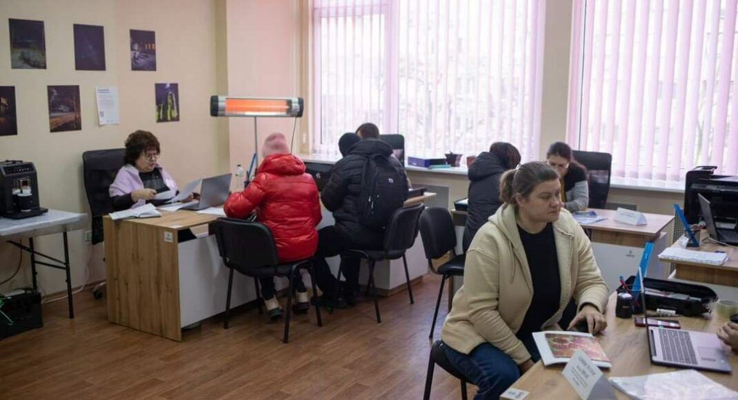 Более 300 ВПЛ с Луганщины получили помощь в Старобельском хабе в Киеве в январе