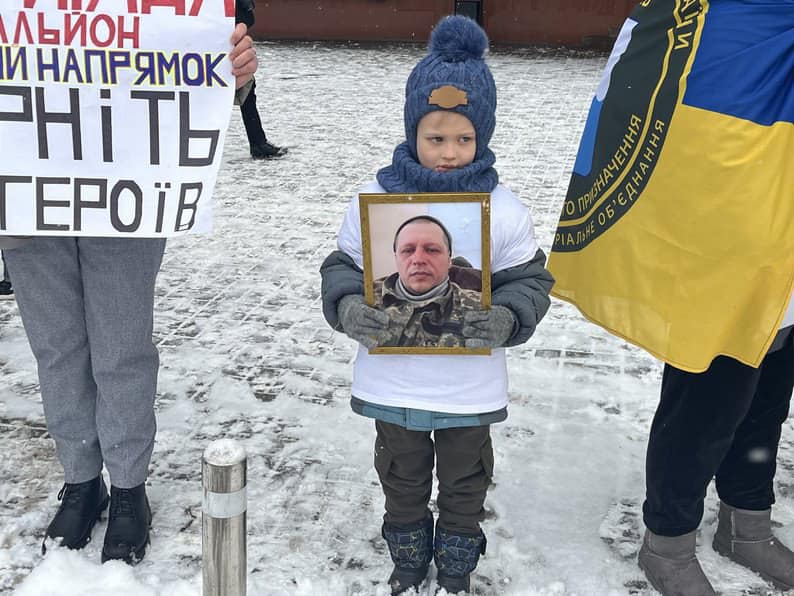 У Києві, Черкасах та Миколаєві спільнота вийшла на акції підтримки полонених захисників Маріуполя (фото)