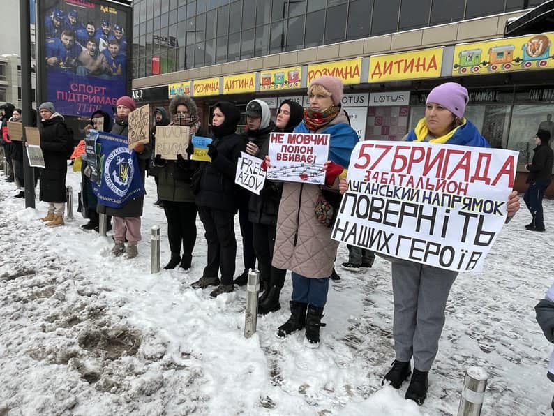 У Києві, Черкасах та Миколаєві спільнота вийшла на акції підтримки полонених захисників Маріуполя (фото)