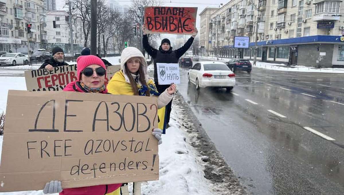 У Києві, Черкасах та Миколаєві спільнота вийшла на акції підтримки полонених захисників Маріуполя (фото)